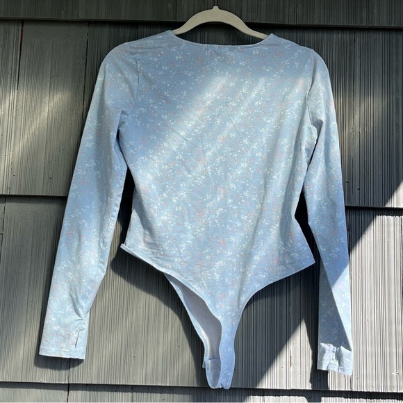 Stitch & Pine Blue Floral Cut Out Long Sleeve Bodysuit Large - Picture 2 of 10